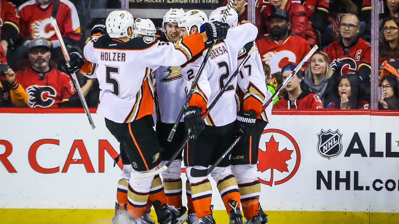 Silfverberg's go-ahead goal lifts Ducks past Flames, 3-1